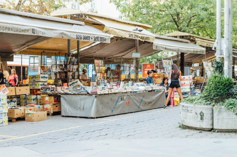 Open-Air-Büchermarkt auf dem Slaveykov Platz | 25h in Sofia, Stilnomaden