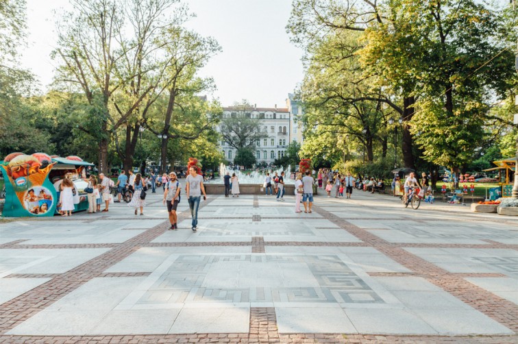 Park vor dem Nationaltheater Iwan Wasow | 25h in Sofia, Stilnomaden