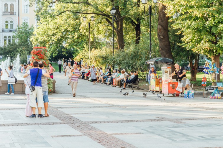 Park vor dem Nationaltheater Iwan Wasow | 25h in Sofia, Stilnomaden